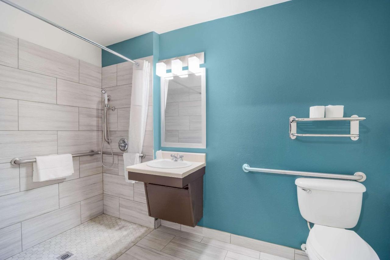 Woodspring | Airport I-526 Hotel